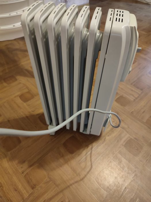 Обогрівач оливний (масляний) Delonghi.