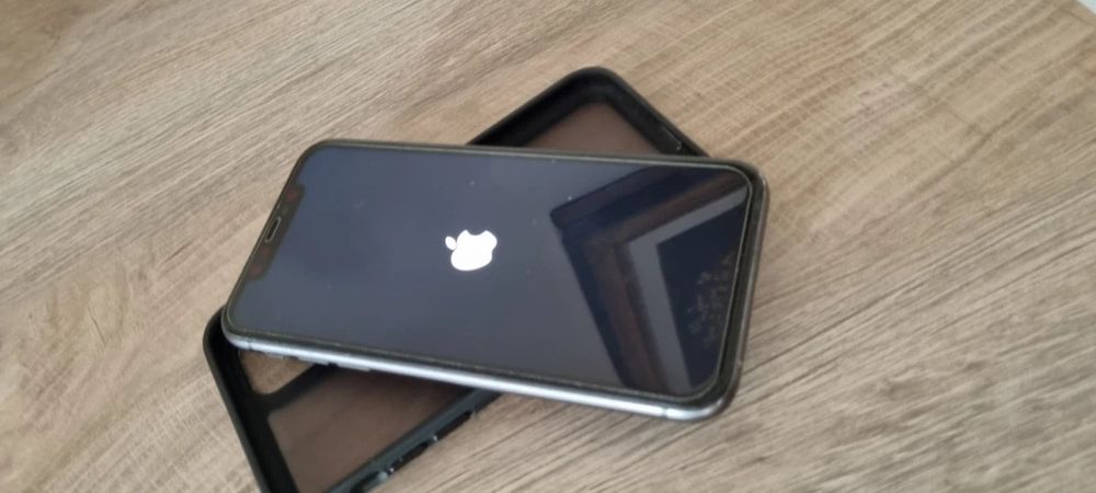 Czarny iPhone 11