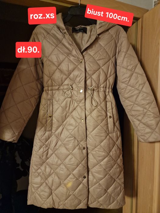 Płaszczyk cieplutki rozmiary podane na zdjeciu.  Stan ib. dobry. Kolor