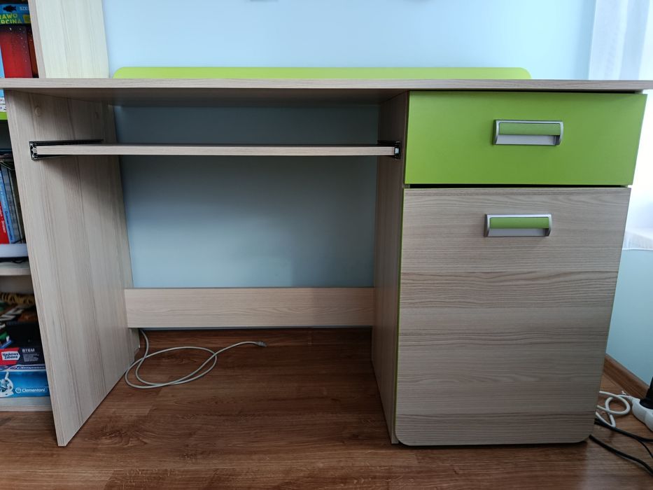 Zestaw mebli dziecięcych/ młodzieżowych