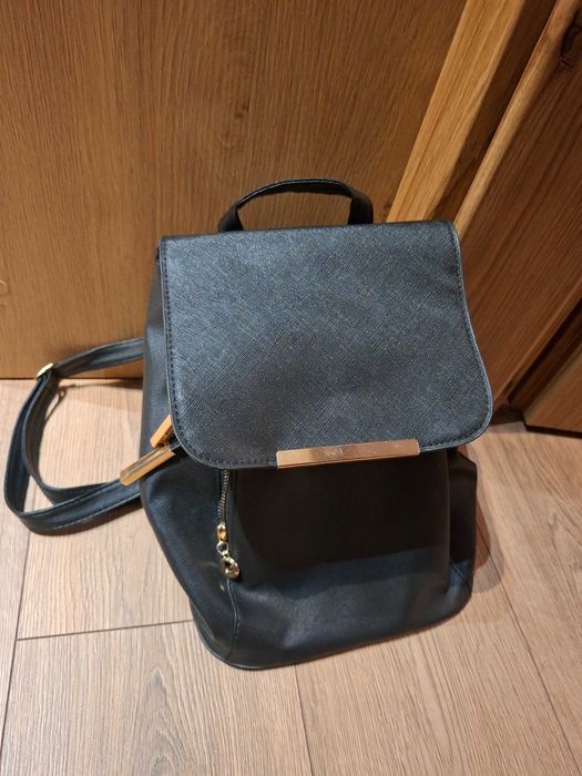 Elegancki plecak damski – czarny, z eco skóry