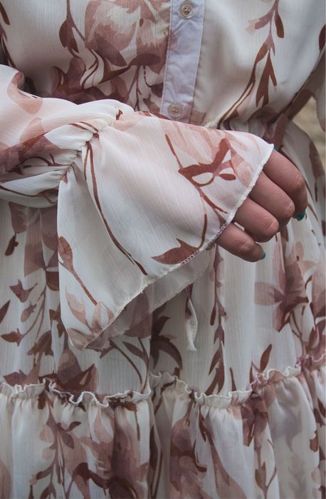 Vestido com folhos