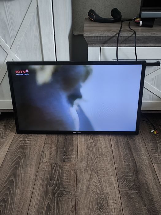 Телевізор Samsung ue32eh4000w 32'