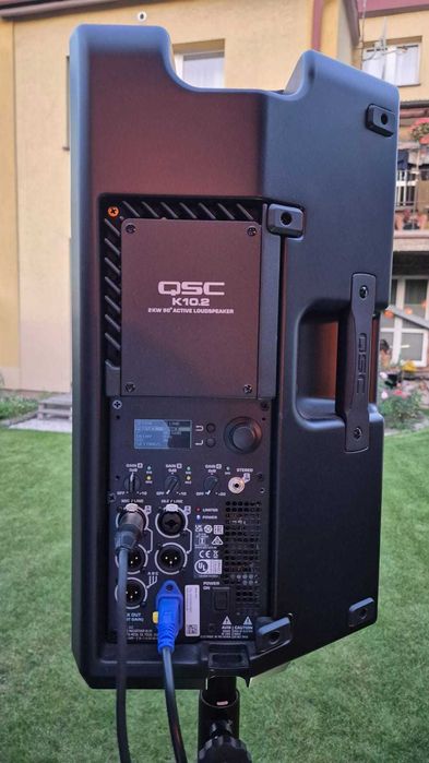 ZestawDJ mikser, kontroler, kolumny QSC, lampy retro, mikrofon, stółDJ