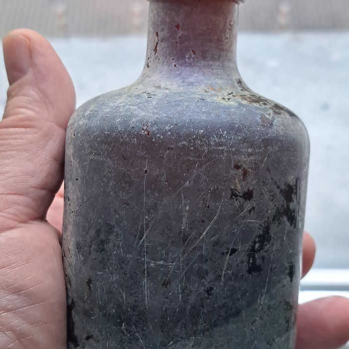 Stara buteleczka lata ' 20 XX wieku.