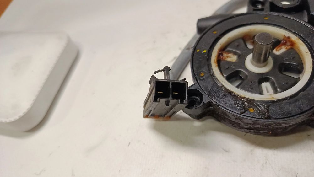 Motor vidro trás direito NISSAN Almera II Hatchback (N16)