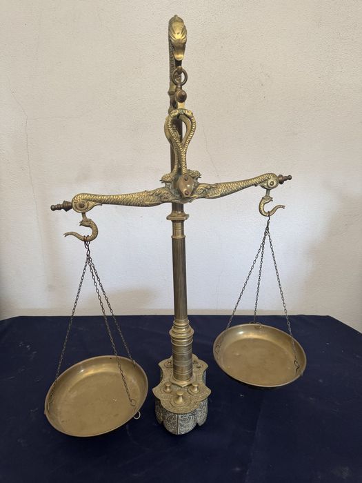 Balança Antiga de Metal  (ver fotografias)