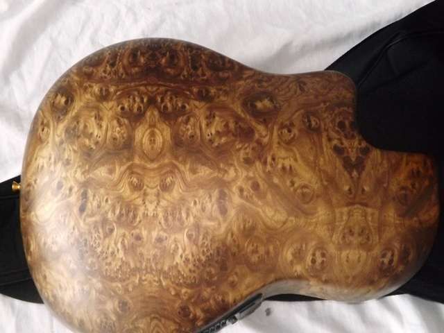 Guitarra roundback tipo ovation marca Marwell