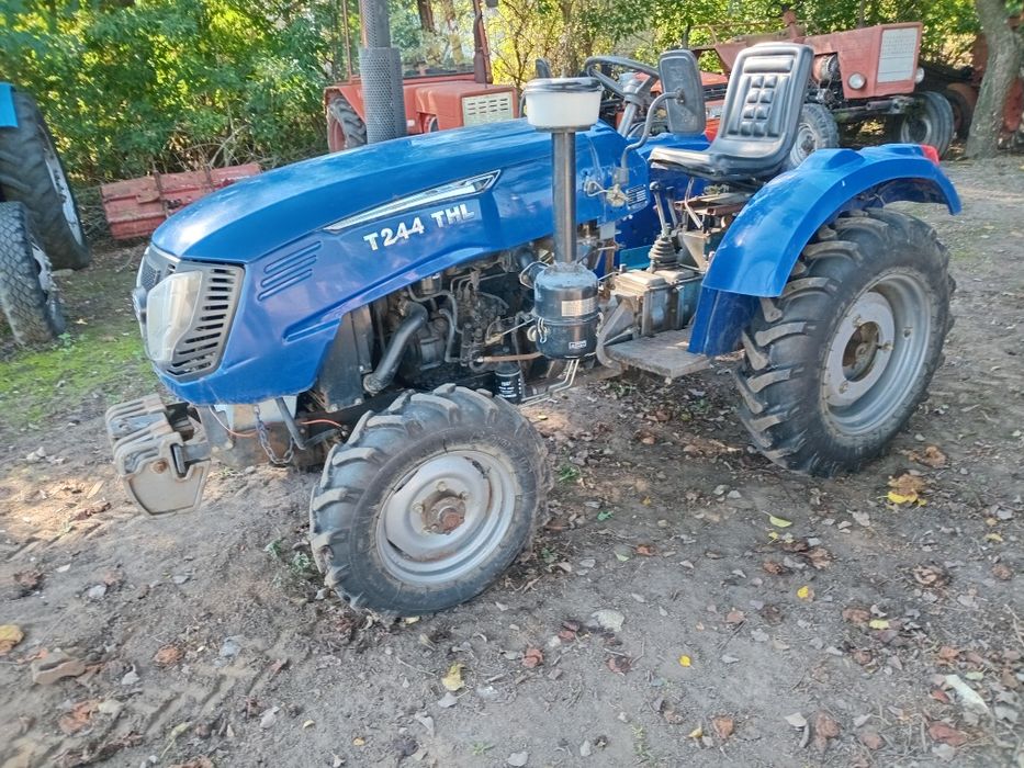 Трактор T244 ТНL