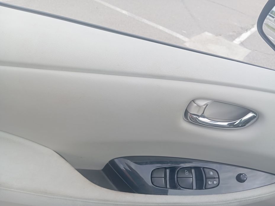 Nissan leaf 2012