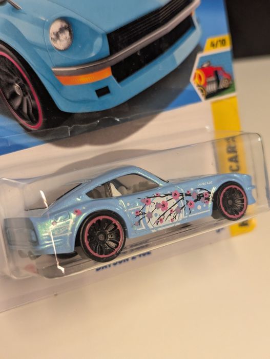 8 березня подарунок хот вілс hot wheels 240z datsun sakura сакура