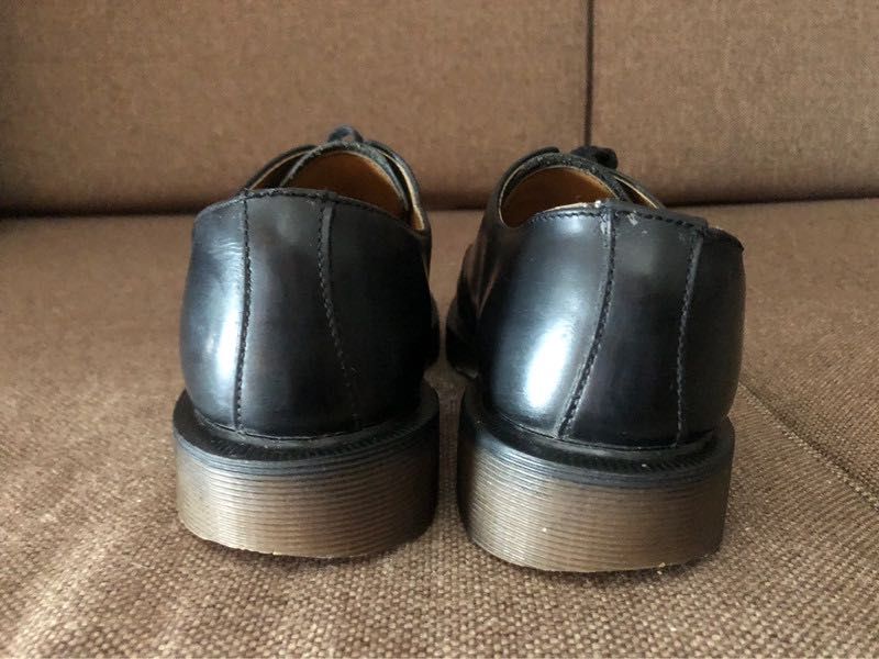 DR. MARTENS - Sapatos de cordão Airwair (Made in England)