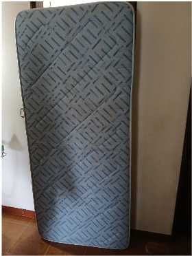 2 COLÇHÕES 1 ESTRADO (praticamente novos)