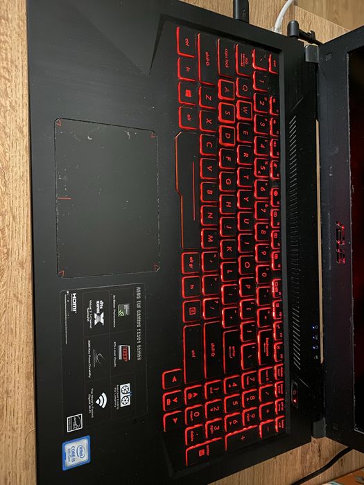 ASUS TUF FX504GE – i5 / GTX 1050 Ti / 32 GB RAM DDR 4 / SSD 1.25TB