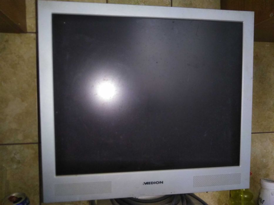 Телевізор MEDION 19, LG32 та NextBase 9 дюймів.