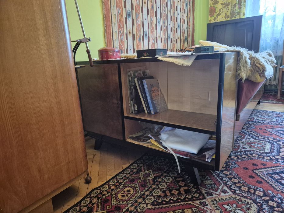 Komplet mebli drewnianych kalwaria lata 60te , rezerwacja  szafy i wytrynek do  31.08
