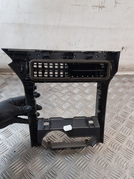 Konsola Środkowa 331985437 Kratki Nawiewu Opel Astra Iii H Gtc 05R-