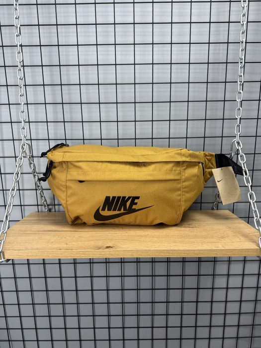 Бананка велика Nike Tech Hip Pack 10L Brown