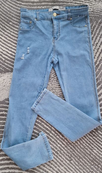 Spodnie dzinsy, rurki.