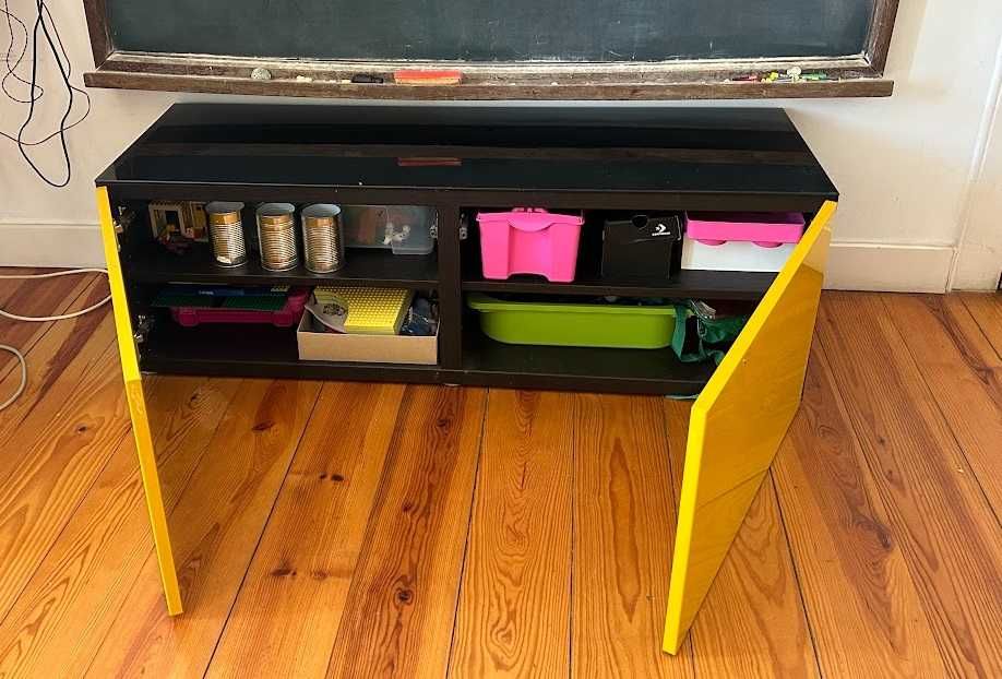 Movel ikea impecavel com 40 cm por 1,3 mts com 45 cm de altura