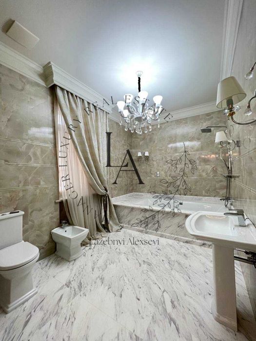 Новый Особняк Общая площадь 950м.Дом 577м.В самом Центре Козина.Без-%