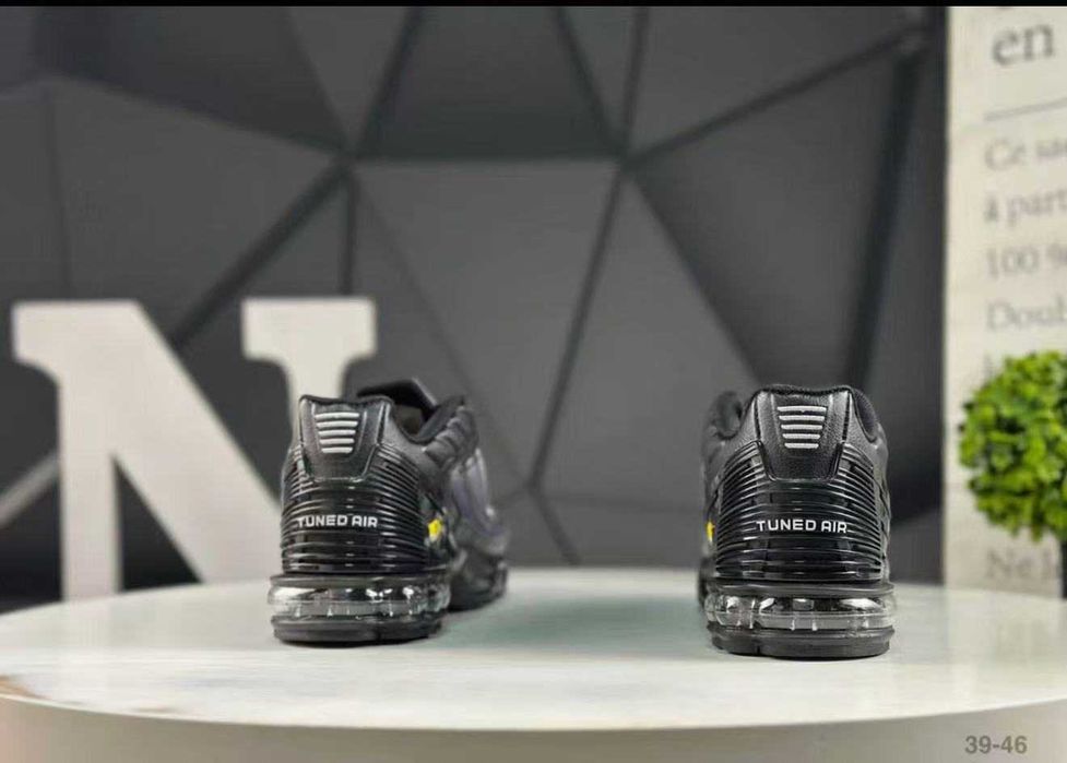 Air Max TN Plus III R.45