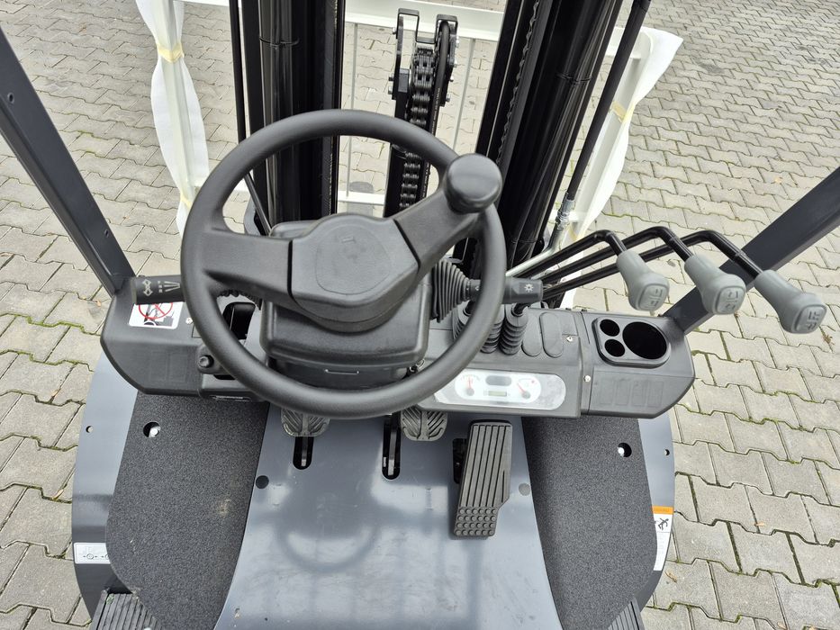 Новий вилковий навантажувач, погрузчик TEU