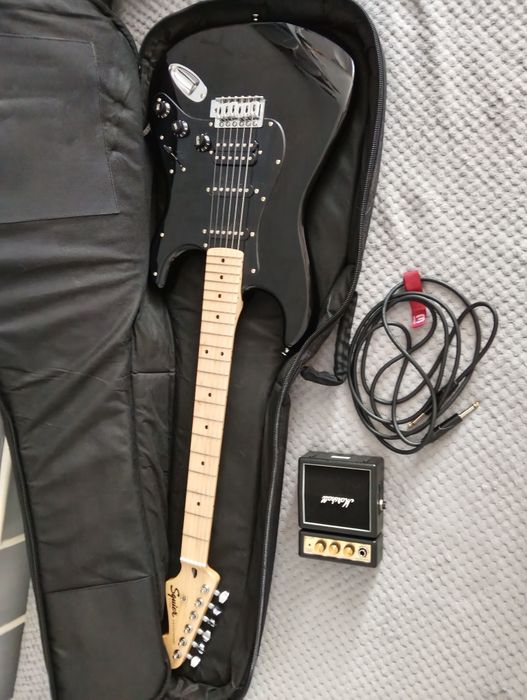 CAŁY ZESTAW Gitara elektryczna  Fender Squier Sonic Stratocaster  + pokrowiec + kabel + piec
