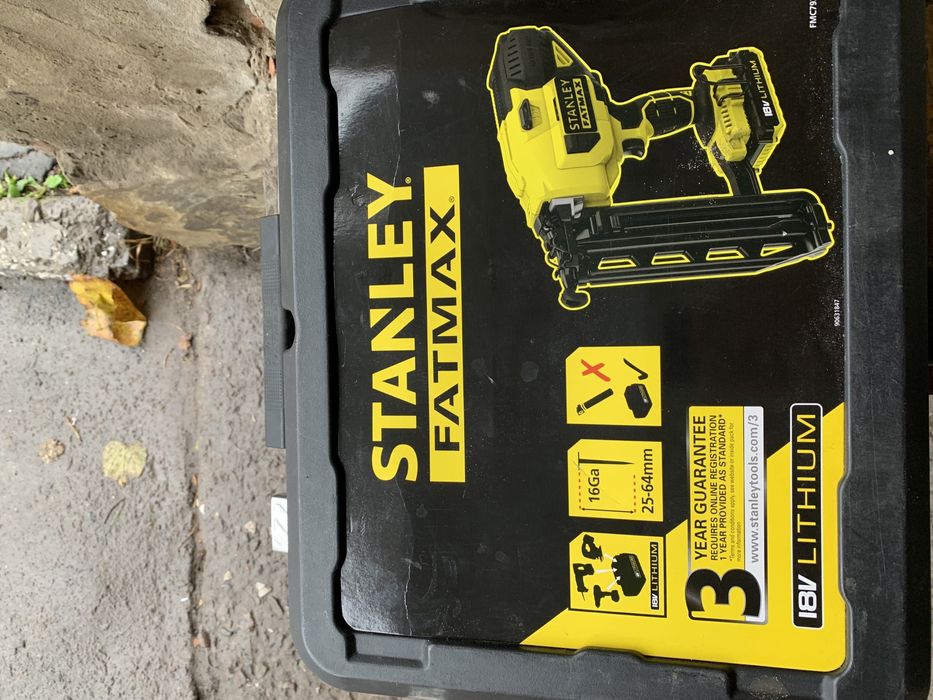 Нейлер ,цвяхозабивний пістолет stanley