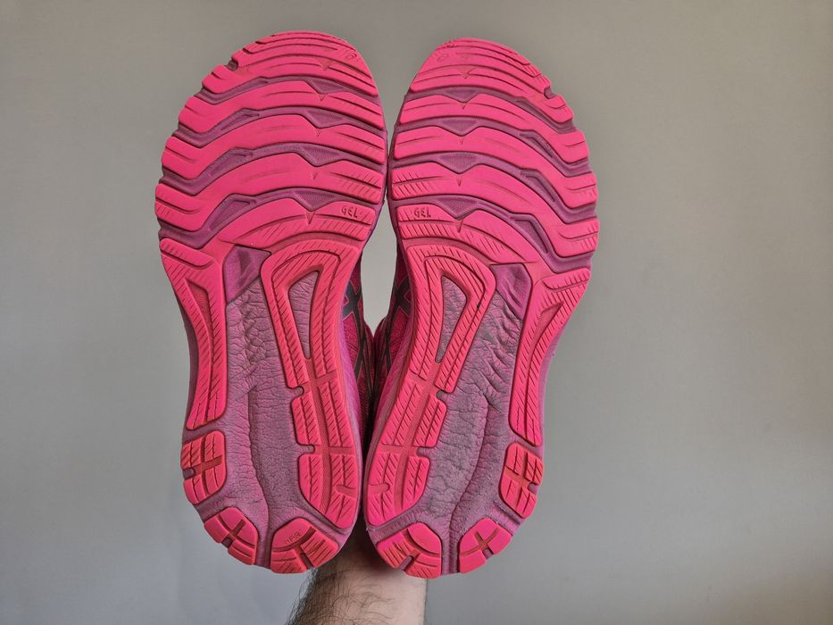 Buty damskie do biegania Asics GT-2000  rozmiar 40,5.