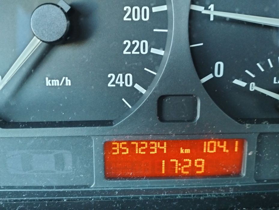 BMW E46 320 D Touring — photo 2