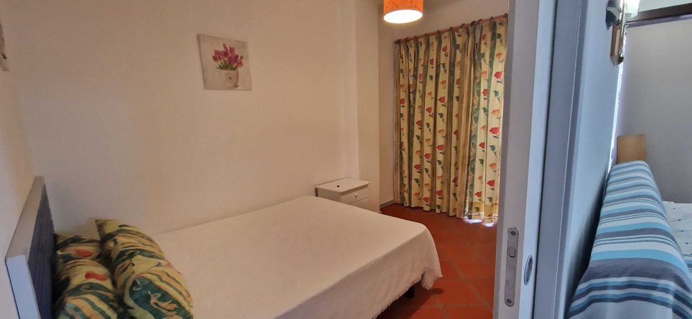 Apartamento T0+1 para férias com piscina na marginal de São Martinho