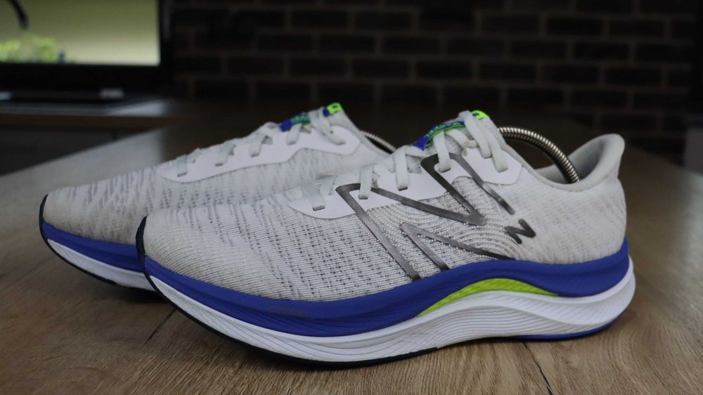 New Balance FuelCell Propel v4 męskie biegowe 44 ( 29 cm)