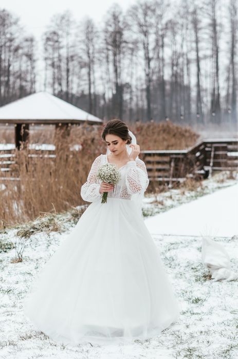 Весільна сучасна сукня