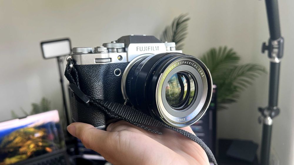 Fujifilm X‑T4 + XF 23 mm f/1.4 + 2 baterias + SD 128 GB
