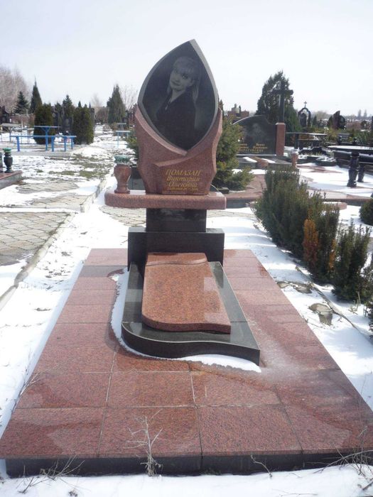 Гранітні пам'ятники (Виготовлення та встановлення)