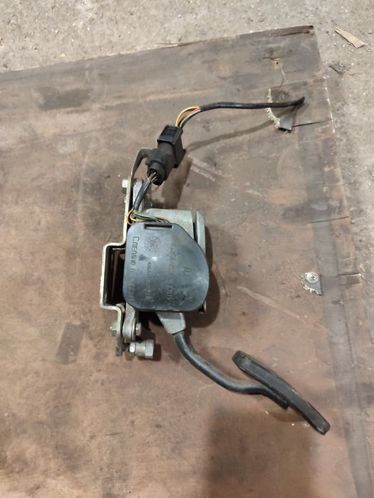 Продам электронную педаль на газель