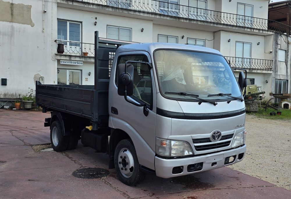Toyota Dyna 2010, 150.000km basculante tri lateral ligeira