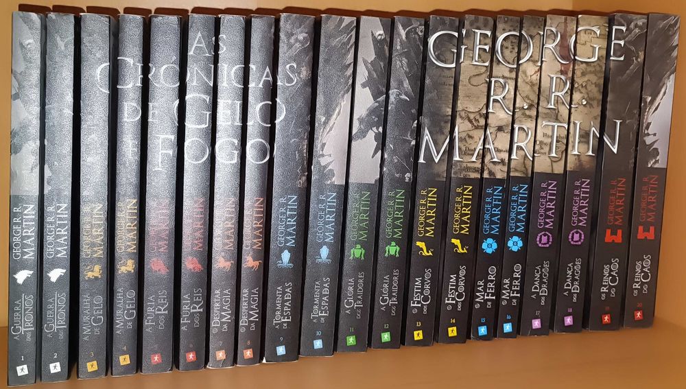 Edição de livros de bolso da Gerra dos Tronos (Game of Thrones)