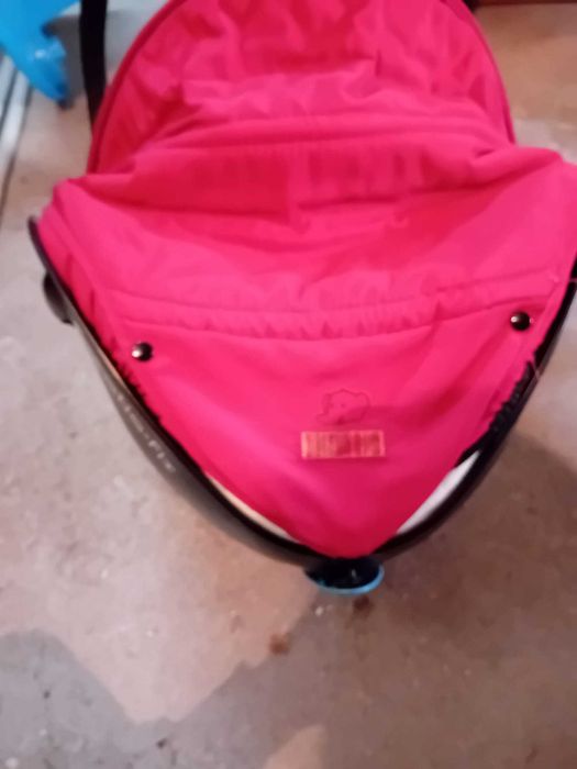Ovo Bébé Confort Creatis vermelho + base Isofix