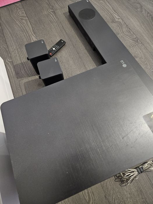 Soundbar LG DSN9YG + głośniki  SPK8-S