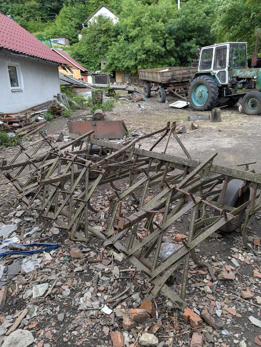 Залишився на продаж лише культиватор .