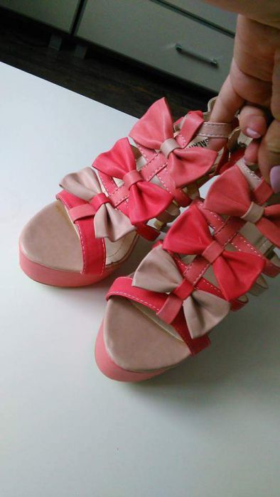 Nowe buty, wysoki obcas, rozm. 40