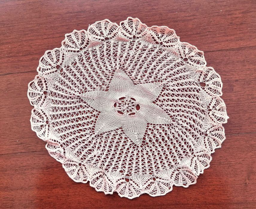 Naperon rosa com uma estrela