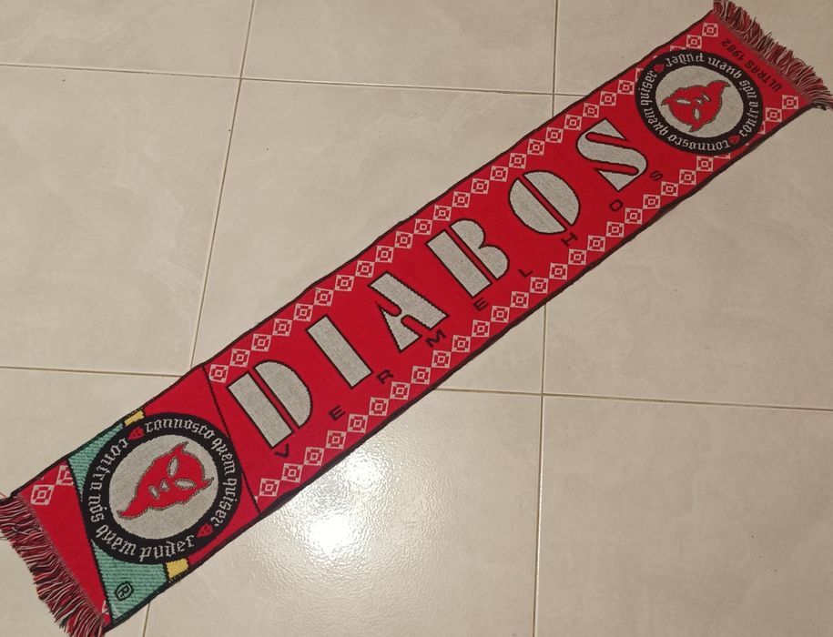 Cachecol Diabos Vermelhos de Lã antigo