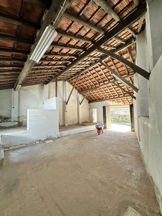 ARRENDAMENTO | Armazém / Garagem – 87 m² | Barro, Torres Vedras