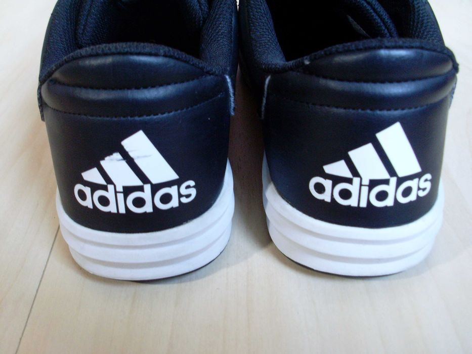 Кроссовки Adidas, 39 размер (25,5 см длина стельки).