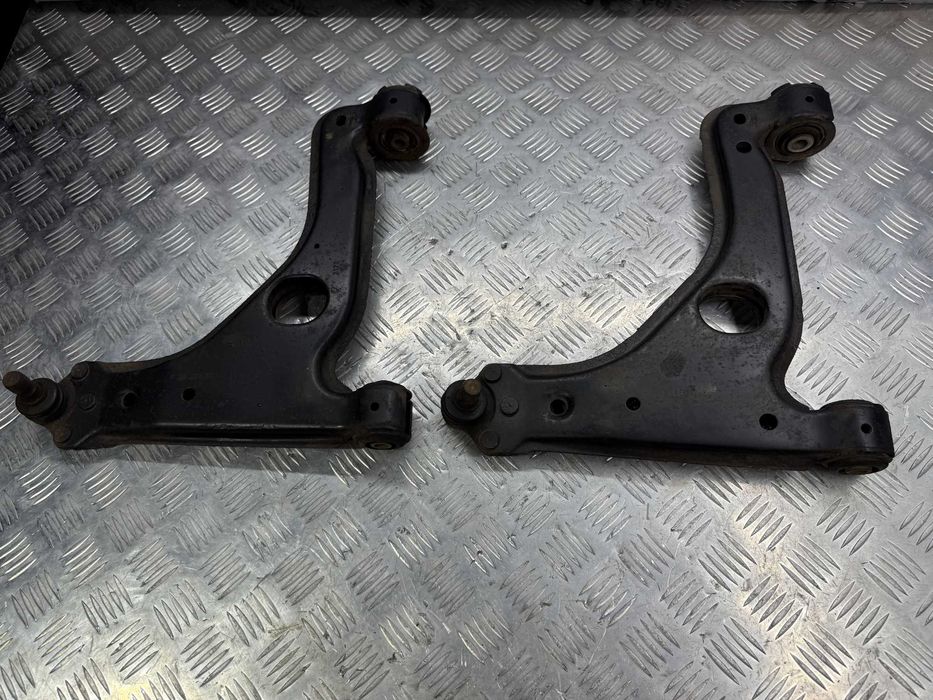 Рычаг передний правый Opel Astra H G Vectra B Zafira A Zafira B