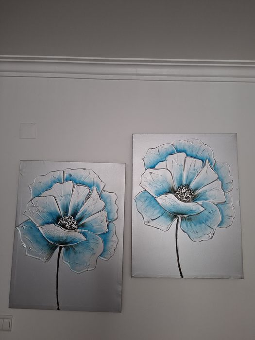 Vendo duas telas prateadas com azul 60x80cm