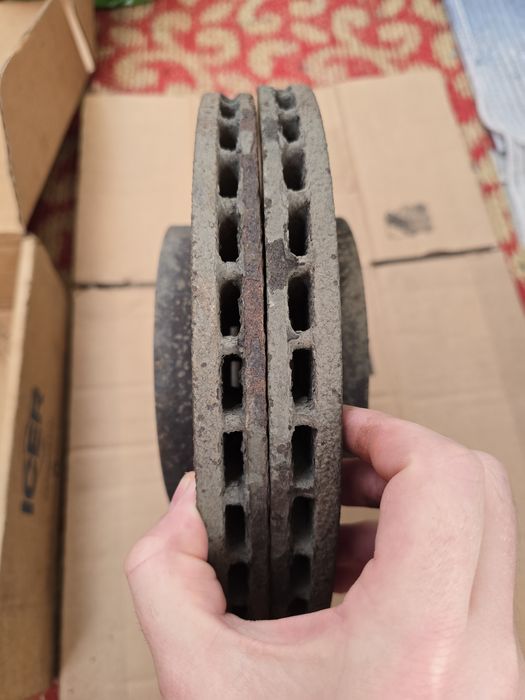 ПАРА диски гальмівні Renault Dacia Duster 2009-2018 2WD 402066300R